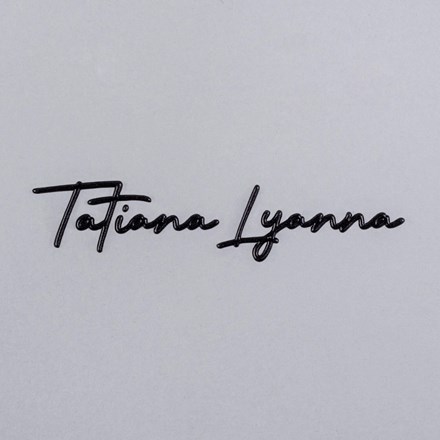 FlexStyle Non-Metallic Tatiana Lyanna signature laid flat